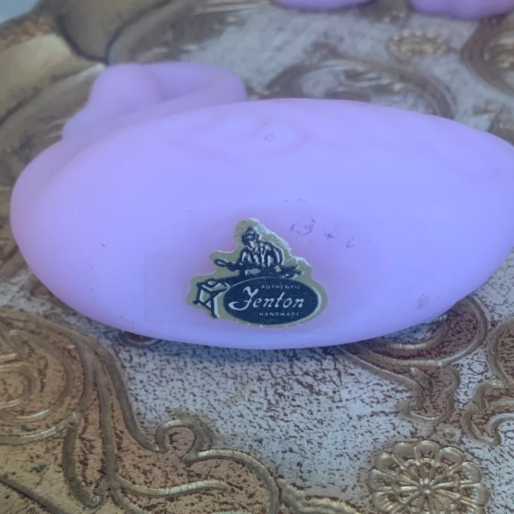 Fenton Lavender Satin Swan Figurine - Picture 5 of 9